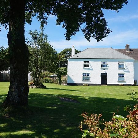 Leworthy Farmhouse Bed And Breakfast Holsworthy Exterior photo